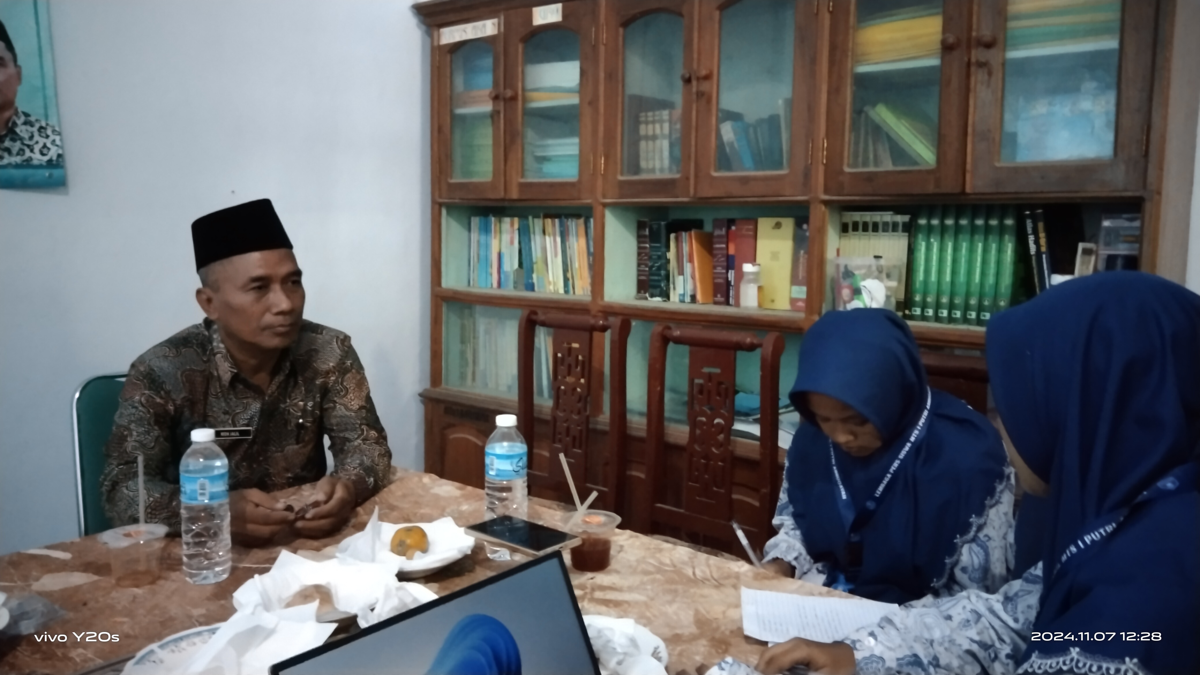 Wawancara Kru LPS MTs 1 Putri Annuqayah